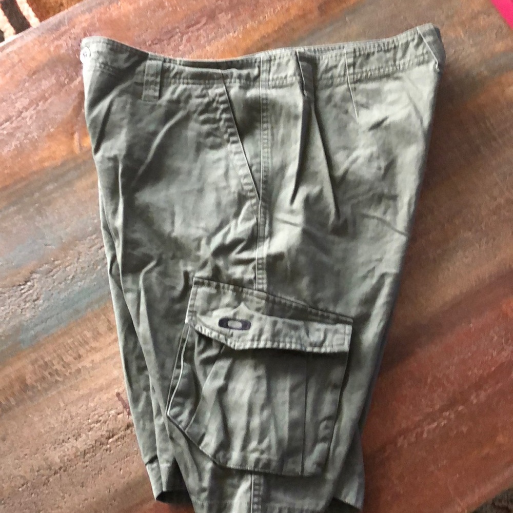 Oakley Cargo Shorts Size 36